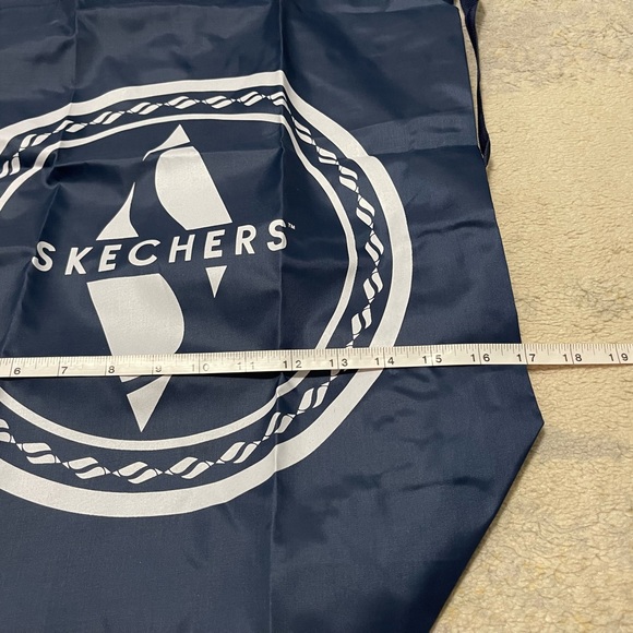 Brand New Unisex Size Large Skechers Foldable Backpack In Dark Navy 20” X 17” - Picture 9 of 9